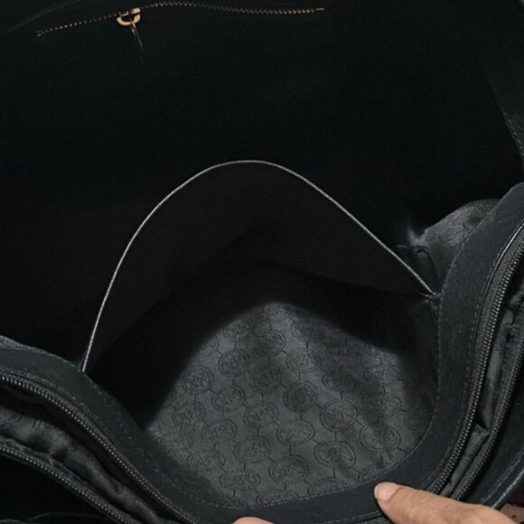 Beautiful Michael Kors black leather tote bag - Picture 3 of 4